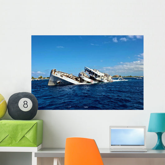 Sinking Uss Kittiwake Grand Wall Decal