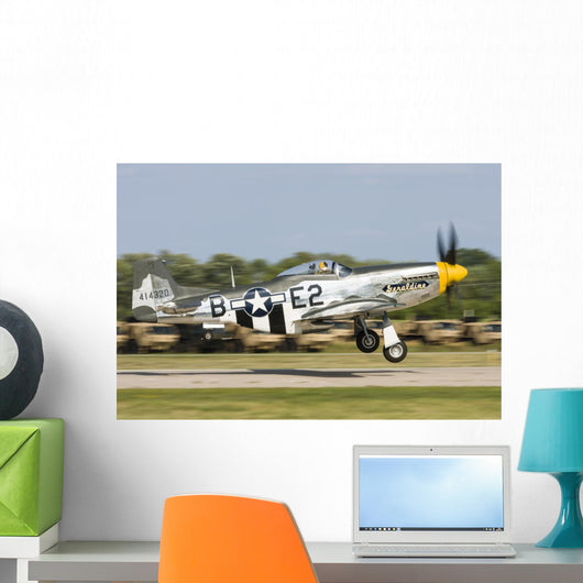 P-51 Mustang Takes off Right Side Wall Decal
