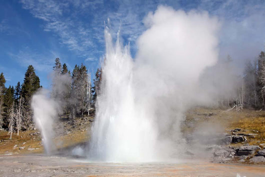 Grand Geyser Erupting Upper Wall Decal Design 3