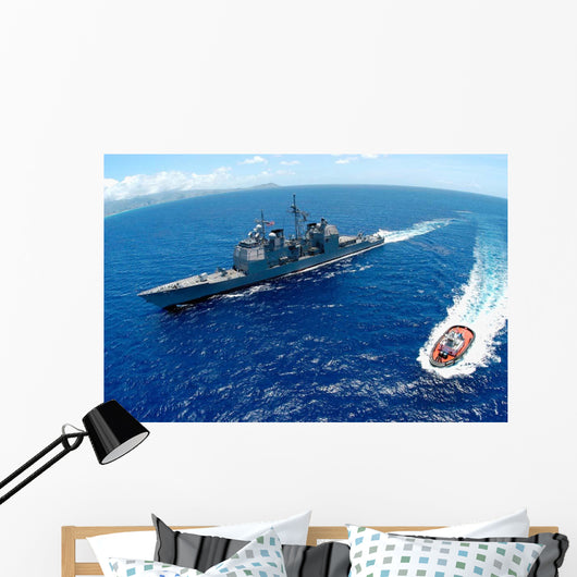 Guided-missile Cruiser Uss Vincennes Wall Decal