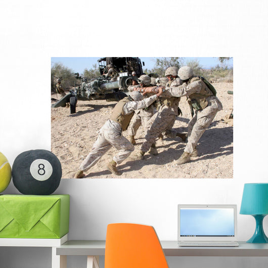 Soldiers Move Muzzle-end M777 Wall Decal