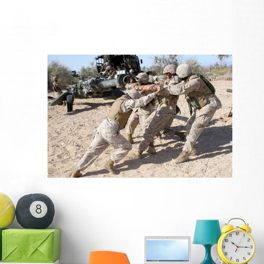 Soldiers Move Muzzle-end M777 Wall Decal