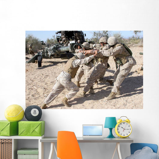 Soldiers Move Muzzle-end M777 Wall Decal