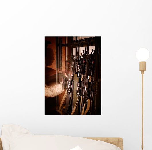 Marine Pulls M-4 Rifle Wall Decal Design 2
