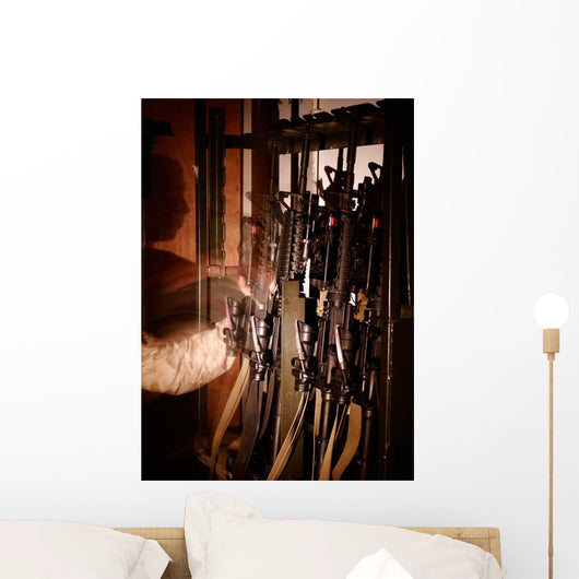 Marine Pulls M-4 Rifle Wall Decal Design 2