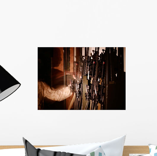 Marine Pulls M-4 Rifle Wall Decal Design 1