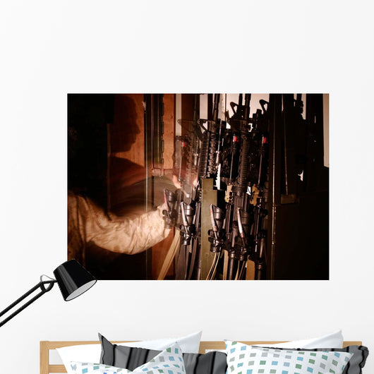 Marine Pulls M-4 Rifle Wall Decal Design 1