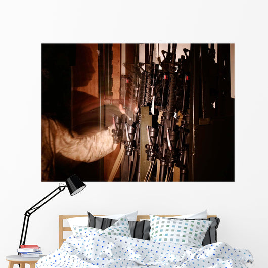 Marine Pulls M-4 Rifle Wall Decal Design 1
