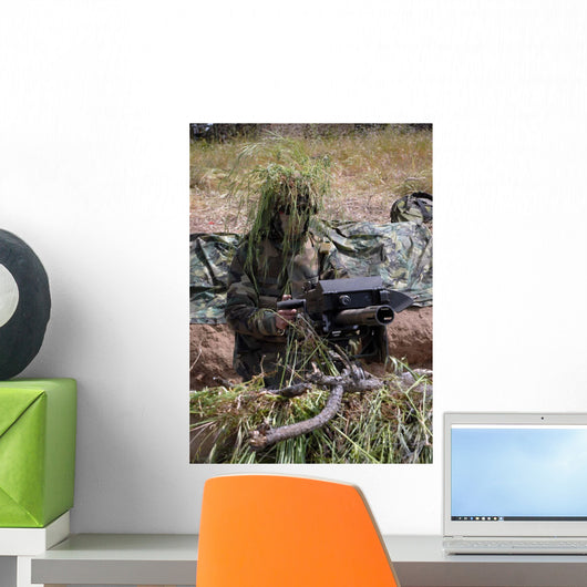 Soldier Manning Mk-19 Automatic Wall Decal
