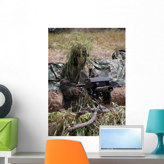 Soldier Manning Mk-19 Automatic Wall Decal