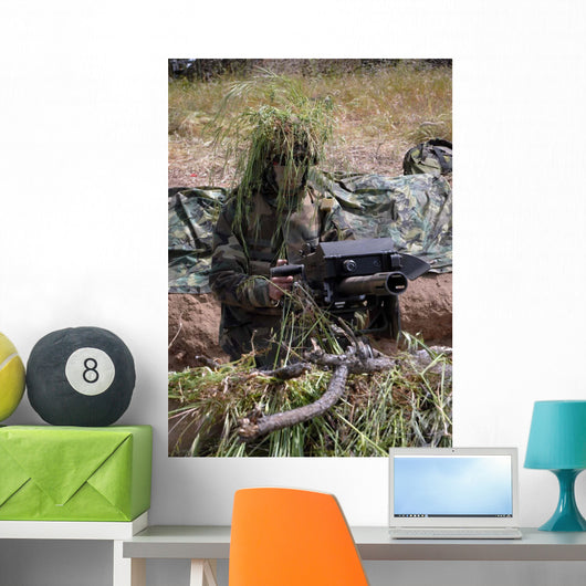 Soldier Manning Mk-19 Automatic Wall Decal