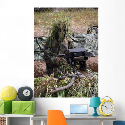 Soldier Manning Mk-19 Automatic Wall Decal