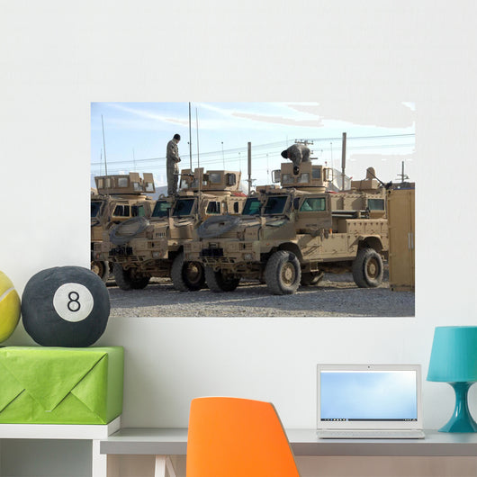 Us Army Soldiers Preparing Wall Decal